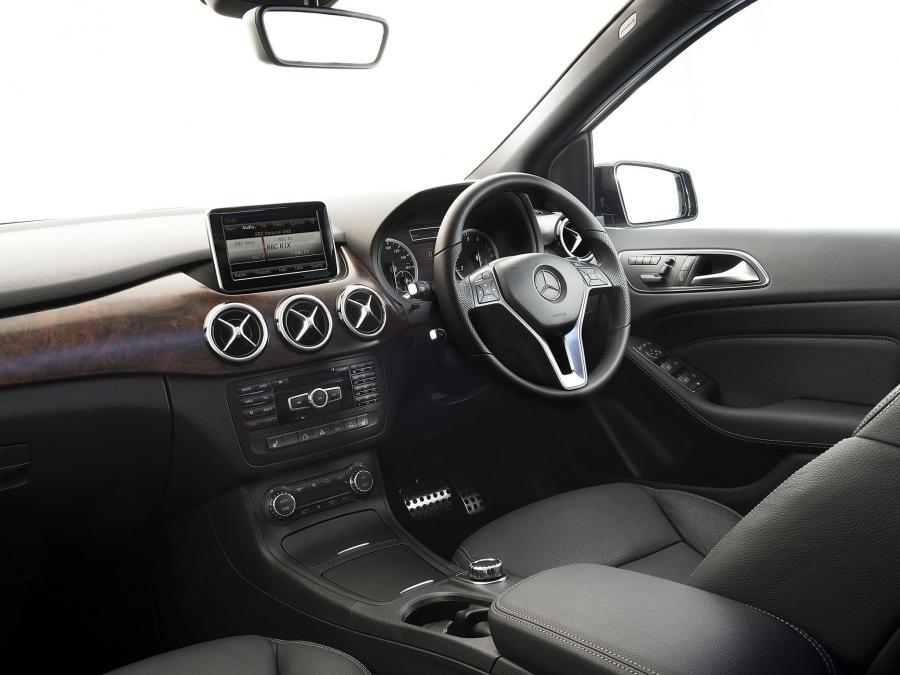  Mercedes-Benz B220 4Matic 2013 года  (UK) (фото 6 из 9)